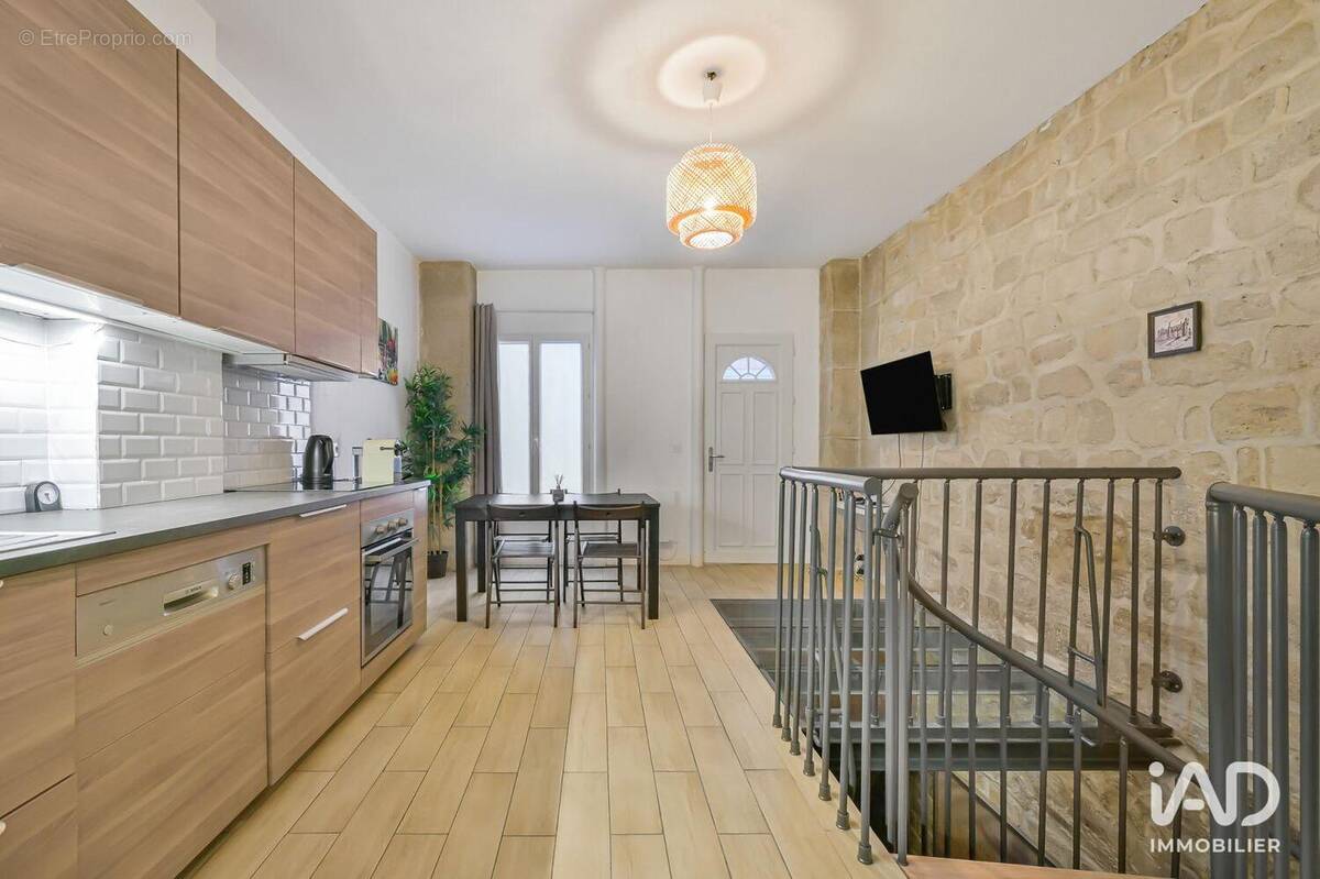Commerce 112 m² à Paris-11e  - photo 1