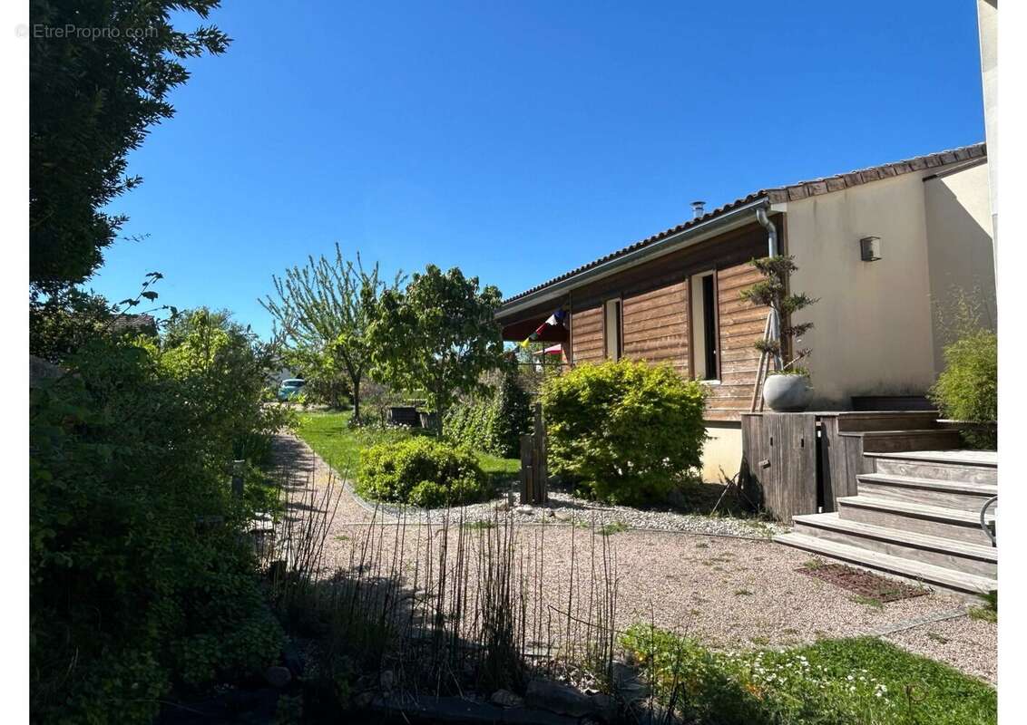 Maison à SAINTES