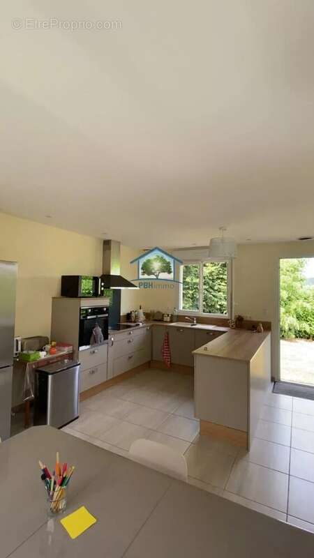 Ensemble immobilier avec maison, dépendances rénovée & ancien hôtel à rénover – Grun-Bordas - photo 3