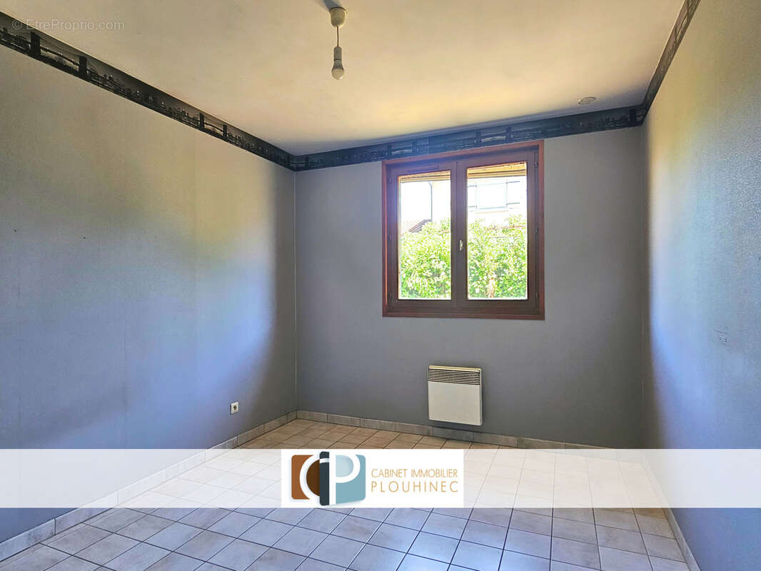 Maison de plain-pied à rénover, environnement calme à Replonges, proche Mâcon. - photo 11
