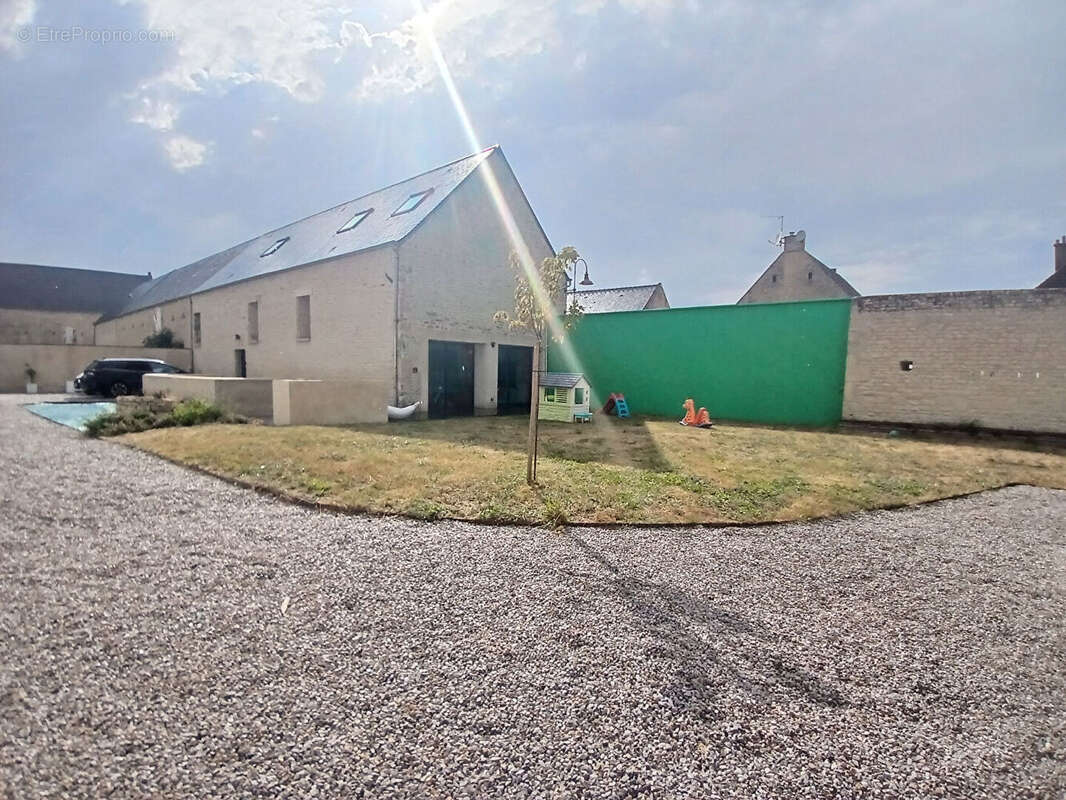 Coulombs_ maison/villa /loft/ en pierre 160 m2 / 2chambres/ jardin - photo 12