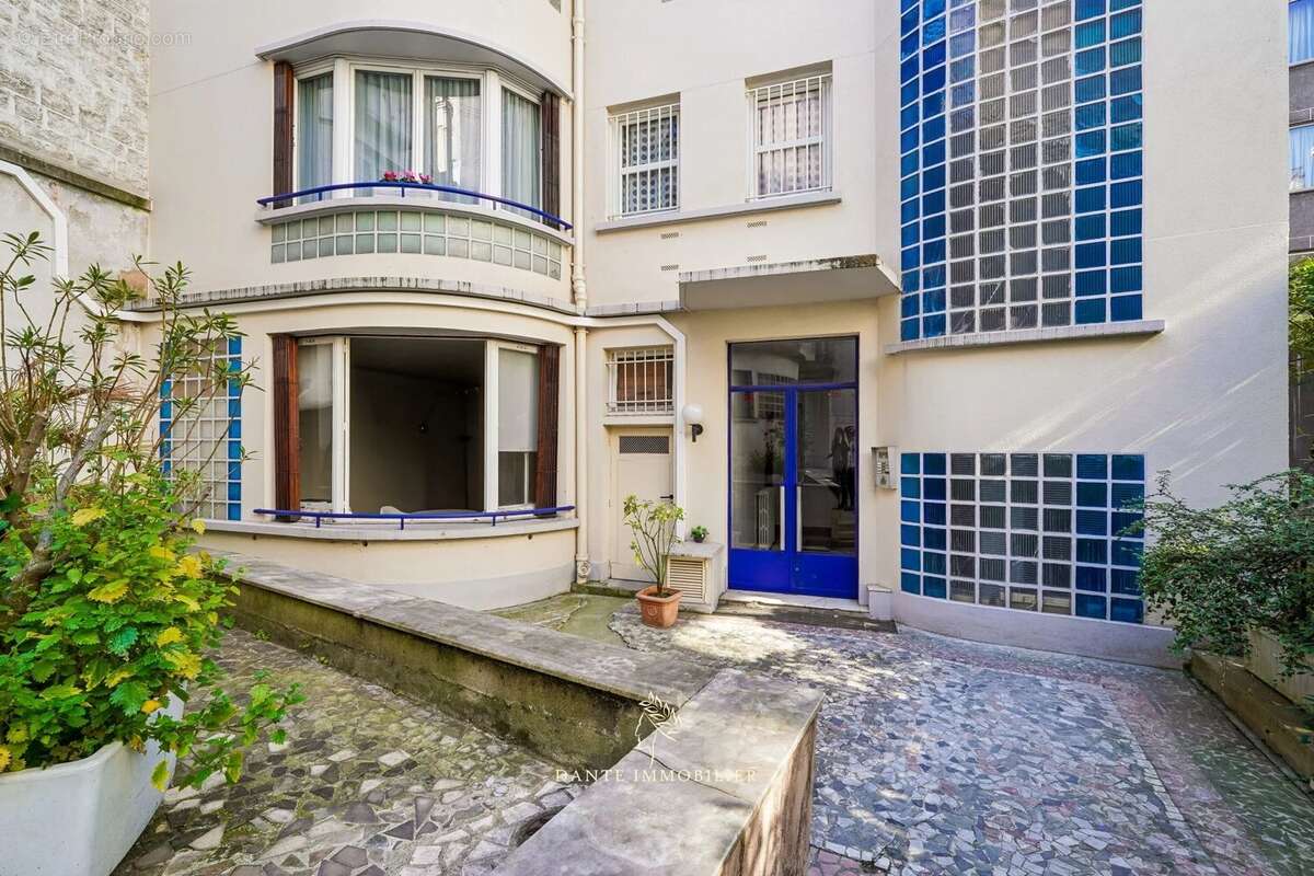 Appartement à PARIS-7E