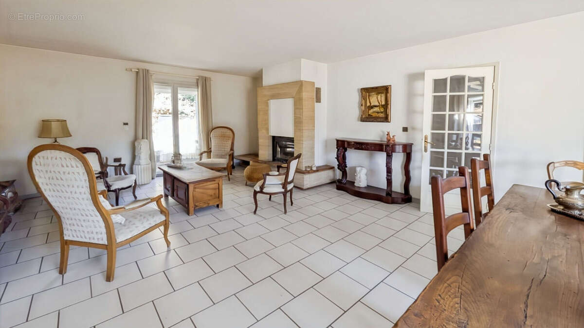 Maison à SAINT-ETIENNE-DU-GRES