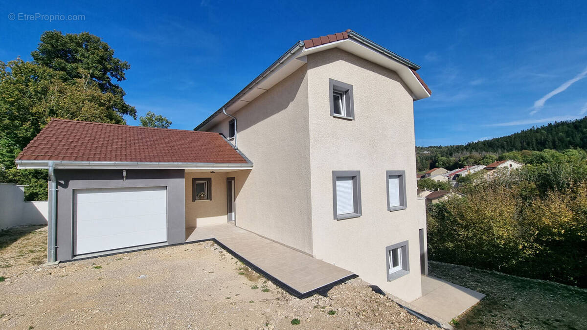 Maison à CONDAMINE