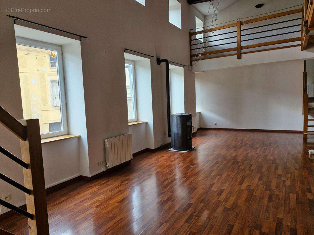 Appartement à SAINT-JUST-EN-CHEVALET