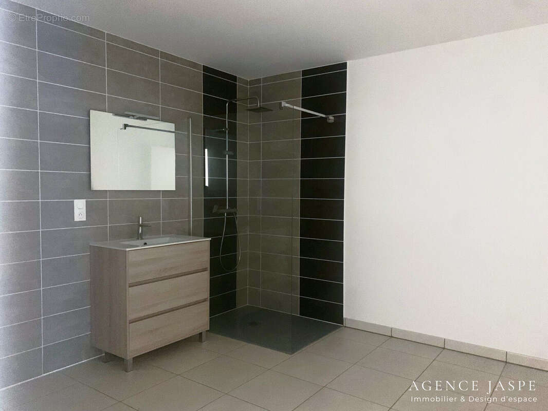 Appartement à SAINT-JEAN-BONNEFONDS