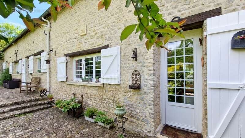Dpt Essonne (91), à vendre proche de Méréville propriété 8 pièces avec maisonnette, jardin clos, cave et garage - photo 3