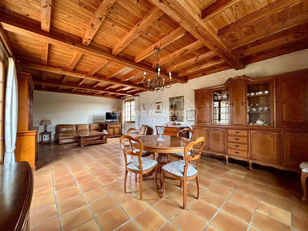 Villa Saint Just  3 chambres , piscine , sous sol amenageable , hangar 125m² - photo 7