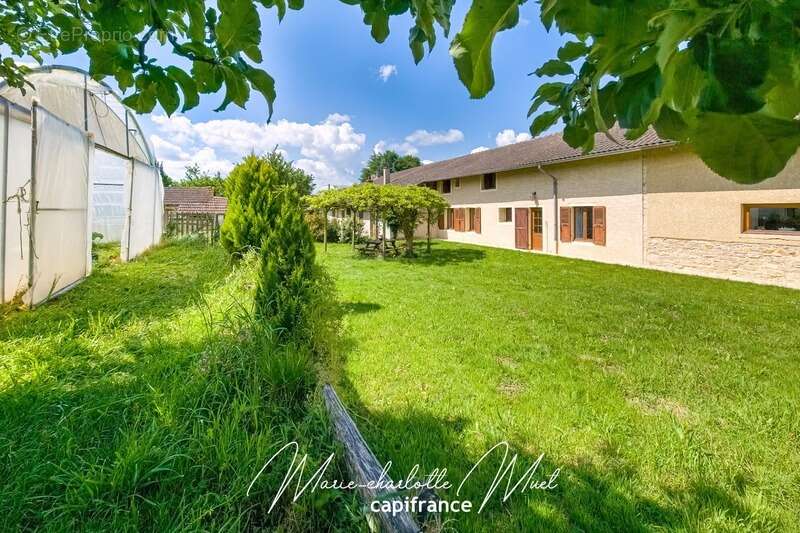 Maison à PONT-DE-VAUX