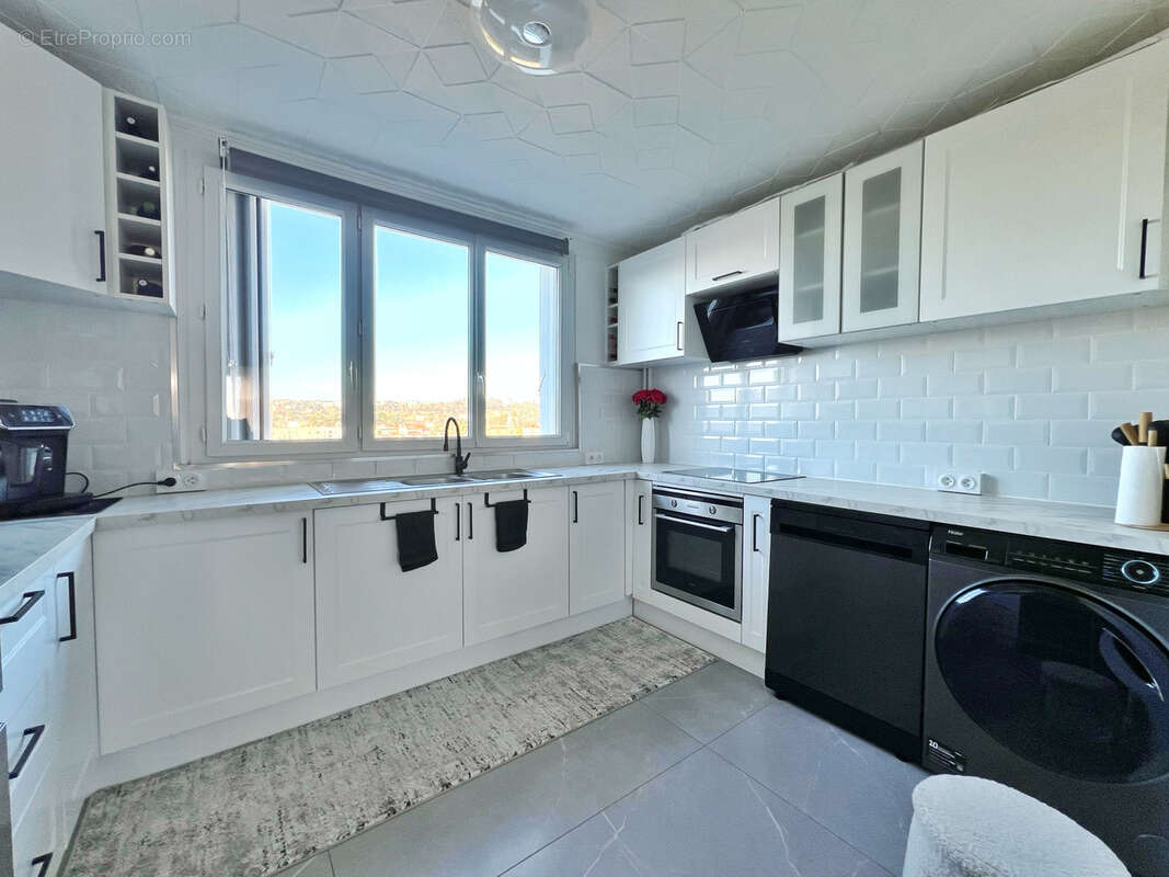 Appartement à PIERRE-BENITE