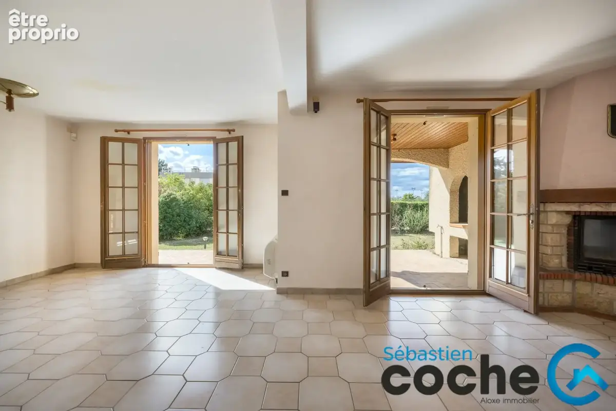 Exclusivité Chassieu - Villa 121m2 avec garage 50m2  sur parcelle 1000m2 - photo 3