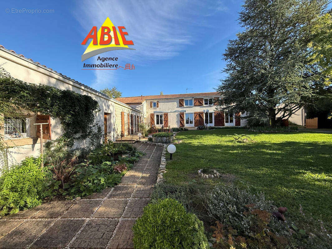 Photo 1 - Maison à BENET