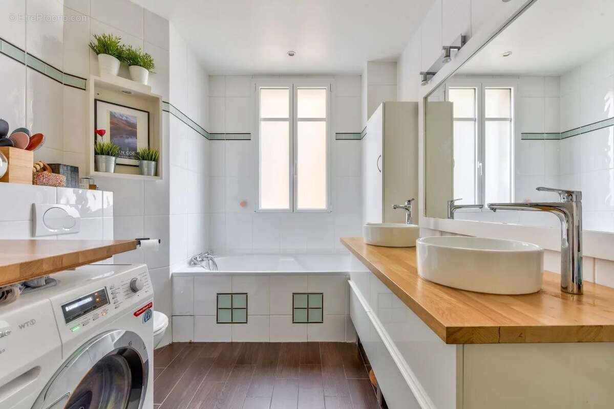 Appartement à PARIS-16E