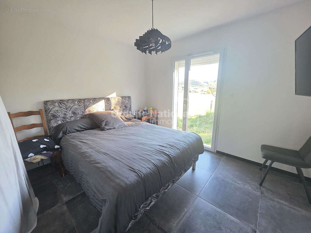 Maison récente de plain-pied à Gréoux-les-Bains - photo 8