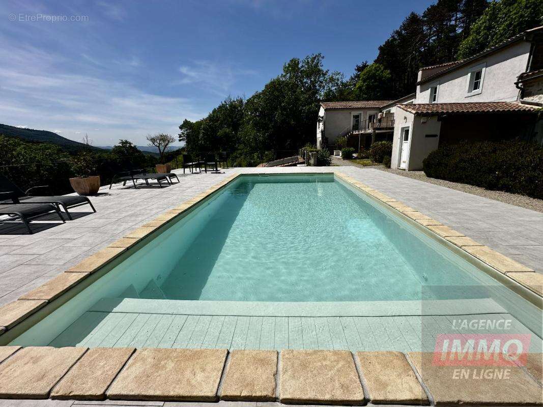 Maison 700 m² à Limoux  - photo 2