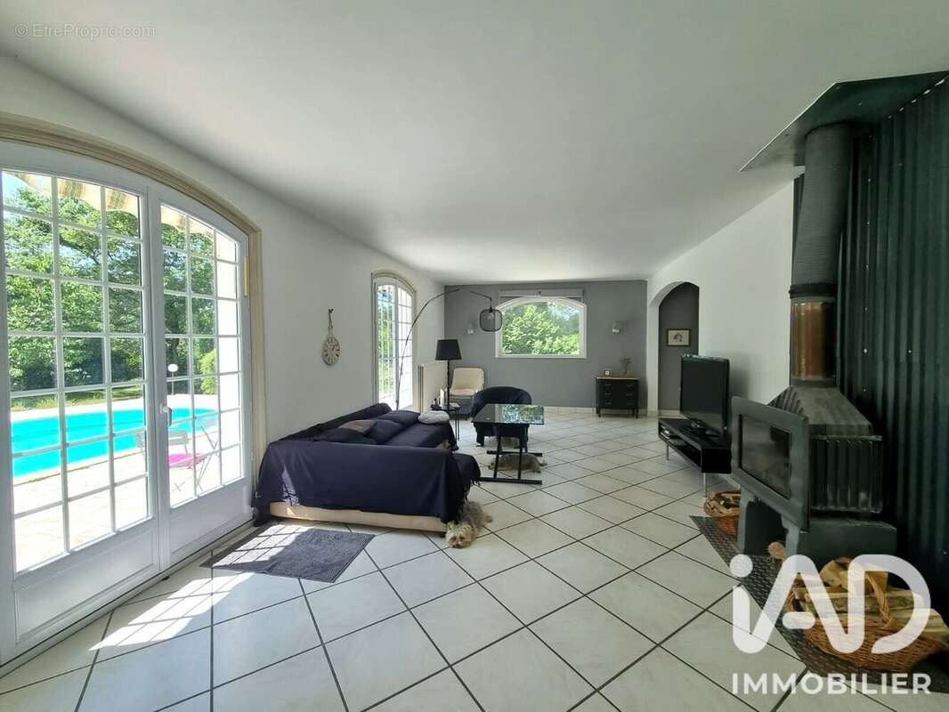 Maison 220 m² à Boutigny-Sur-Essonne  - photo 9