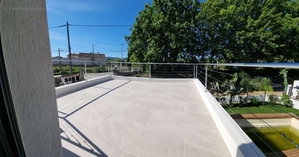 Maison à ROQUEBRUNE-SUR-ARGENS