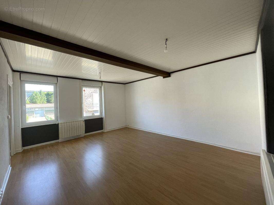 Appartement à SAINT-PRIEST-TAURION