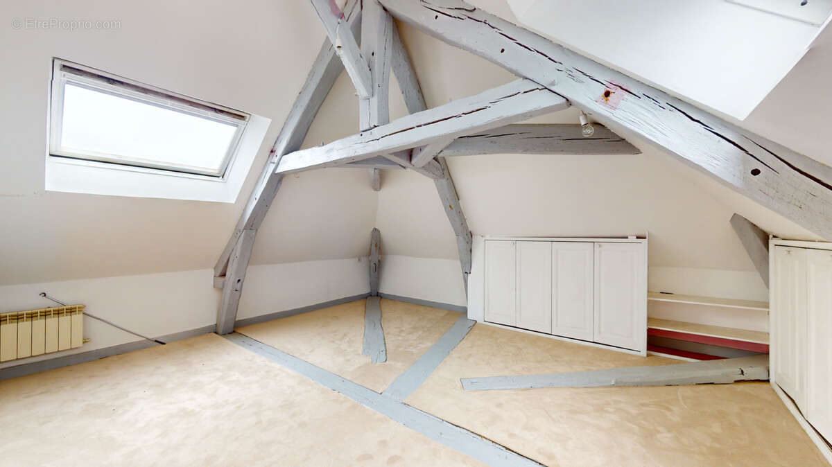 Maison à NEAUPHLE-LE-VIEUX