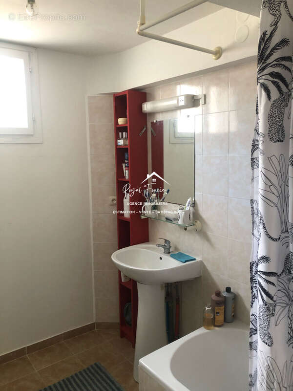 Salle de bains - Maison à DESCARTES