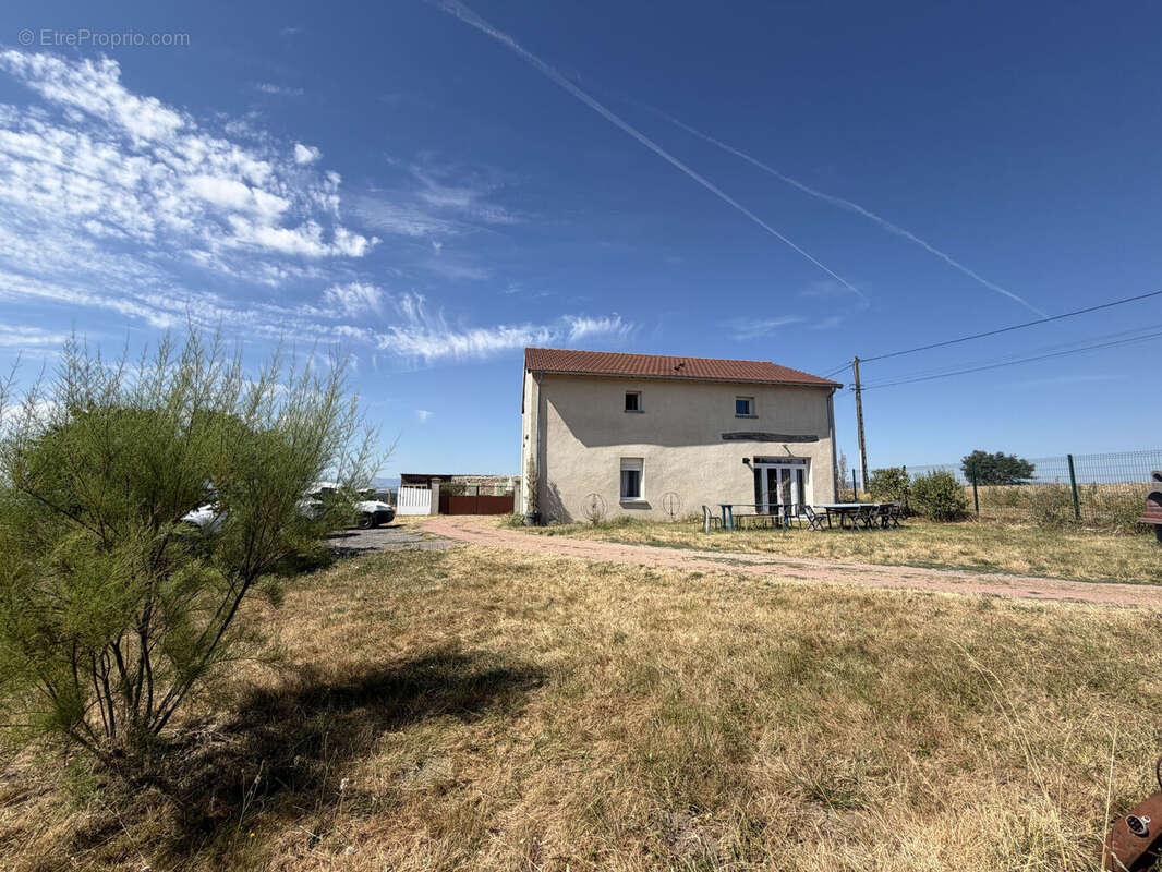 Maison 322 m² à Saint-Paul-De-Vezelin  - photo 2