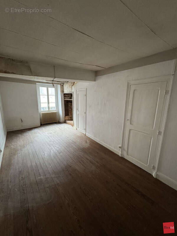 Appartement à COSSE-LE-VIVIEN