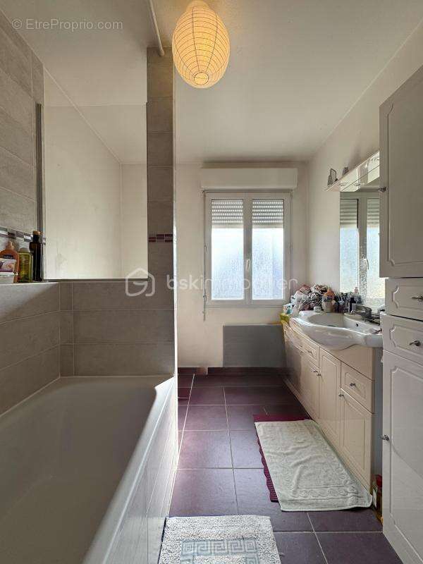 Maison à SAINT-JEAN-LES-DEUX-JUMEAUX