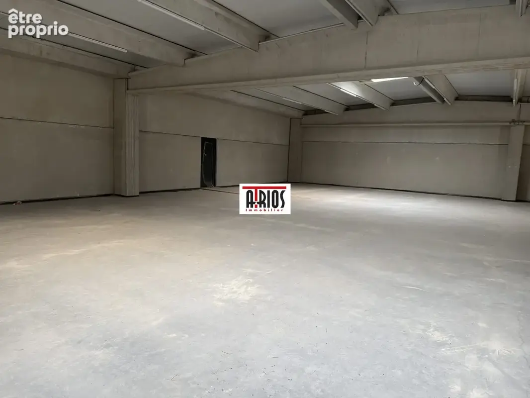 Commerce 560 m² à vendre à Cuers (83390) - photo 2