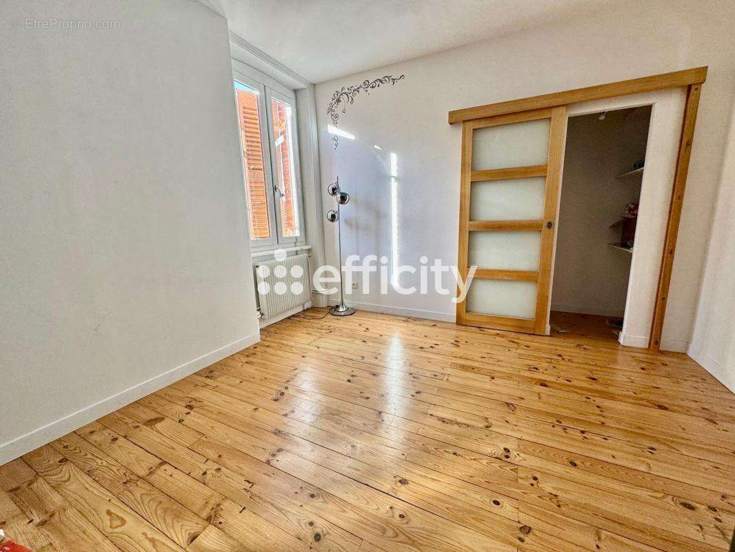 Maison 240 m² à Thiers  - photo 11