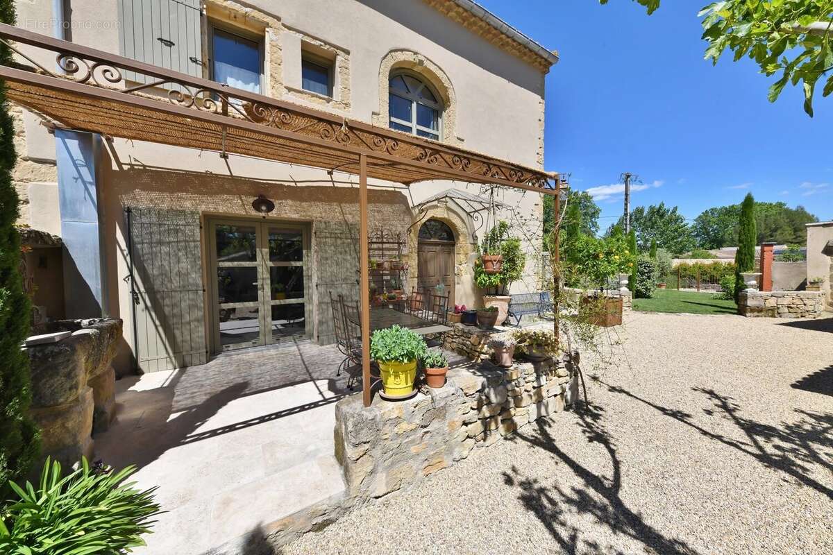 Propriété en pierre à 3kms du centre historique d'Uzès ... - photo 14
