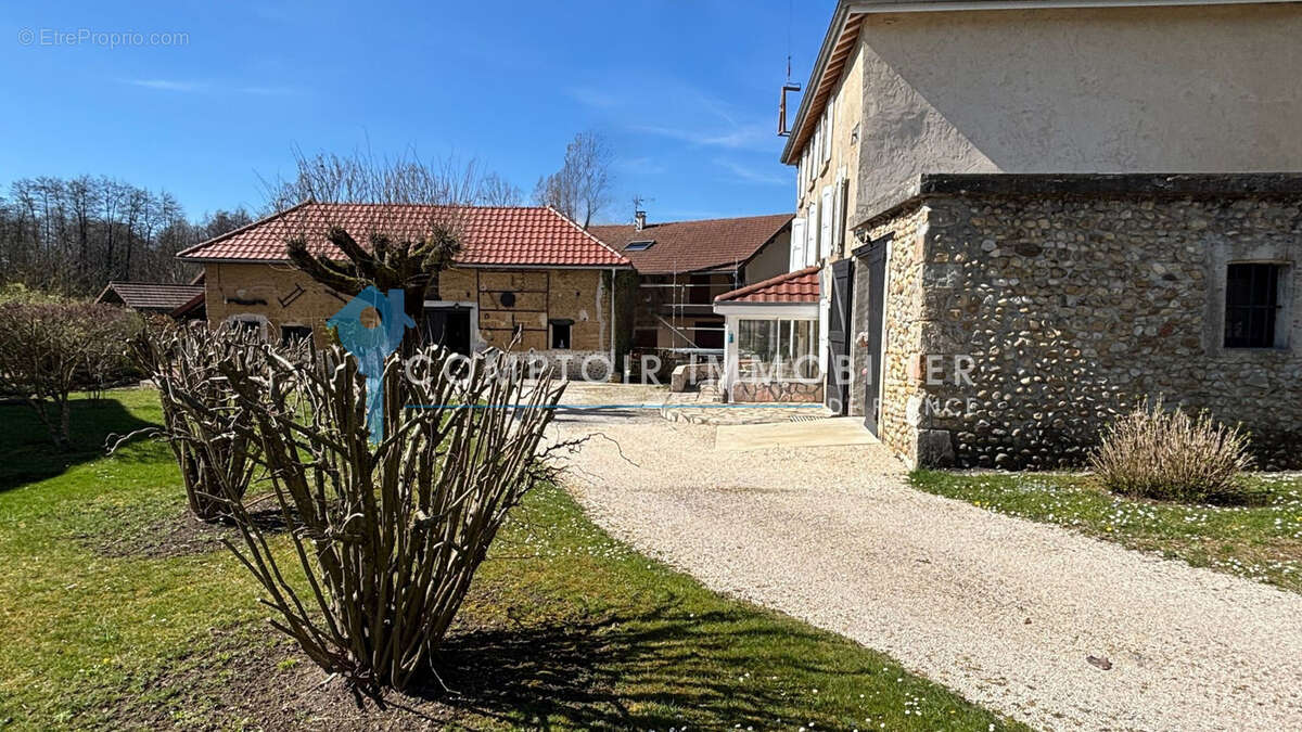 Maison à MONTFERRAT