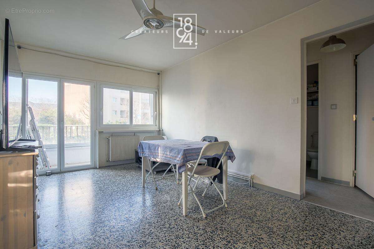 Appartement à MARSEILLE-9E