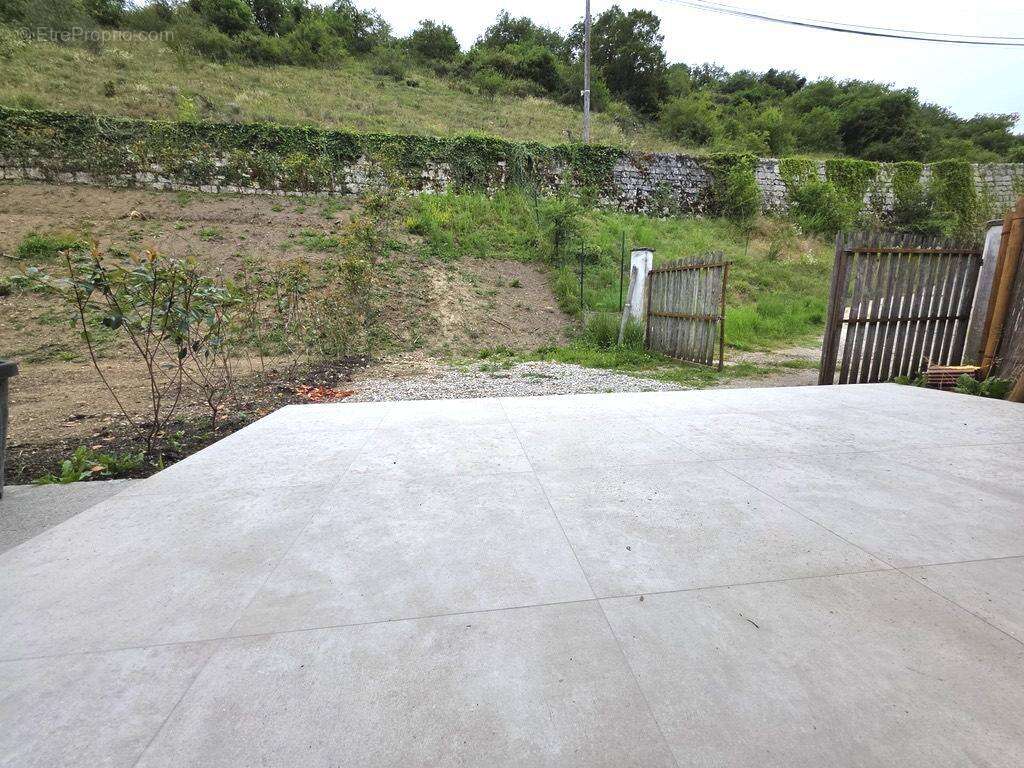 Appartement à YENNE