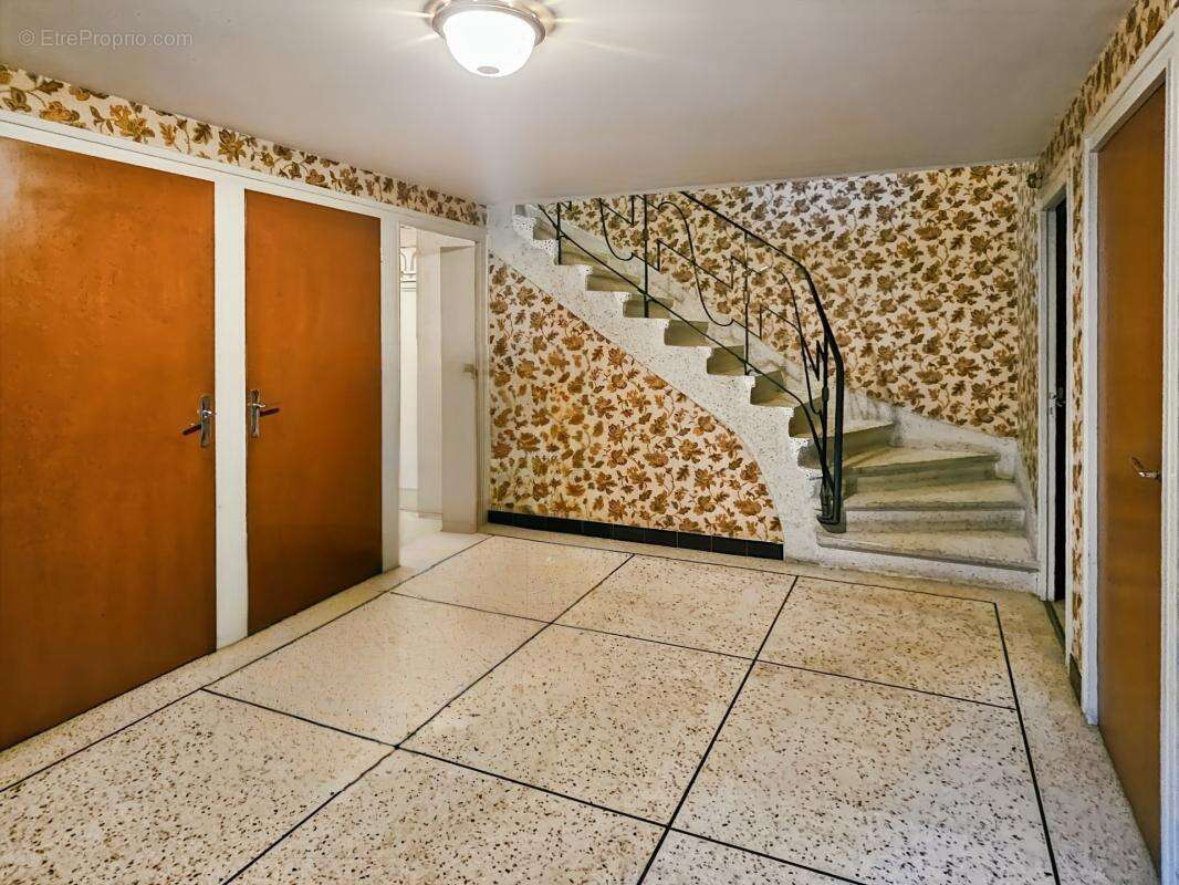 Maison à vendre 7 pièces - 180 m² - Extérieurs - 2 garages à VERTAIZON (63) - photo 9