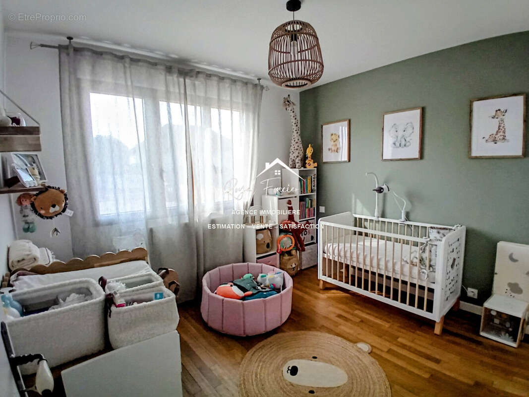 Chambre 1  - Maison à CHATELLERAULT