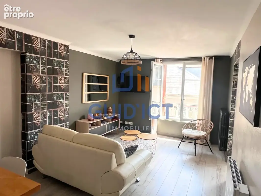 ESPALION HYPERCENTRE   Appartement rénové de 82,65 m2 avec 3 chambres - photo 2