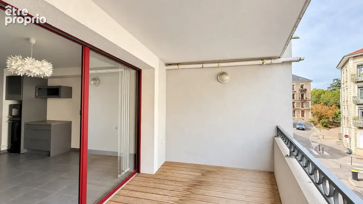 VOIRON, T2 terrasse + parking - photo 10