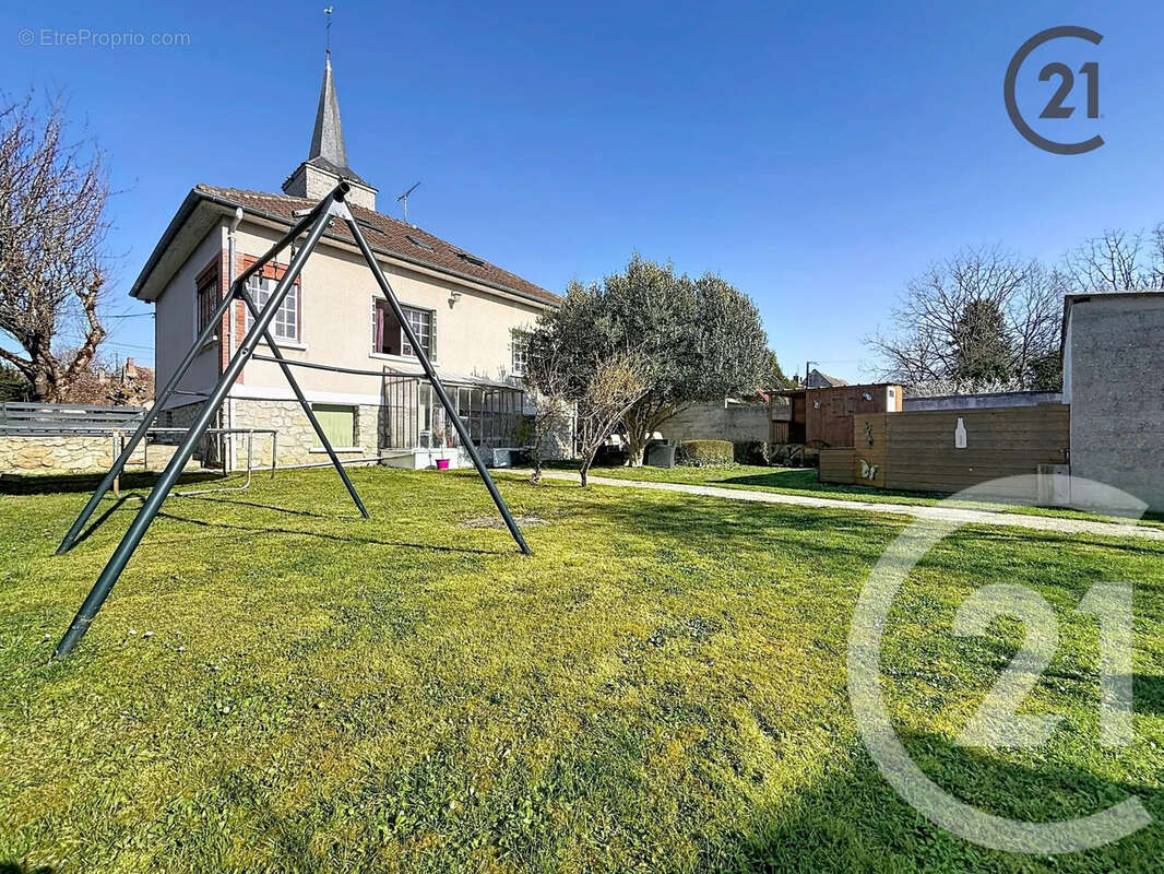 Maison à CHATENAY-SUR-SEINE