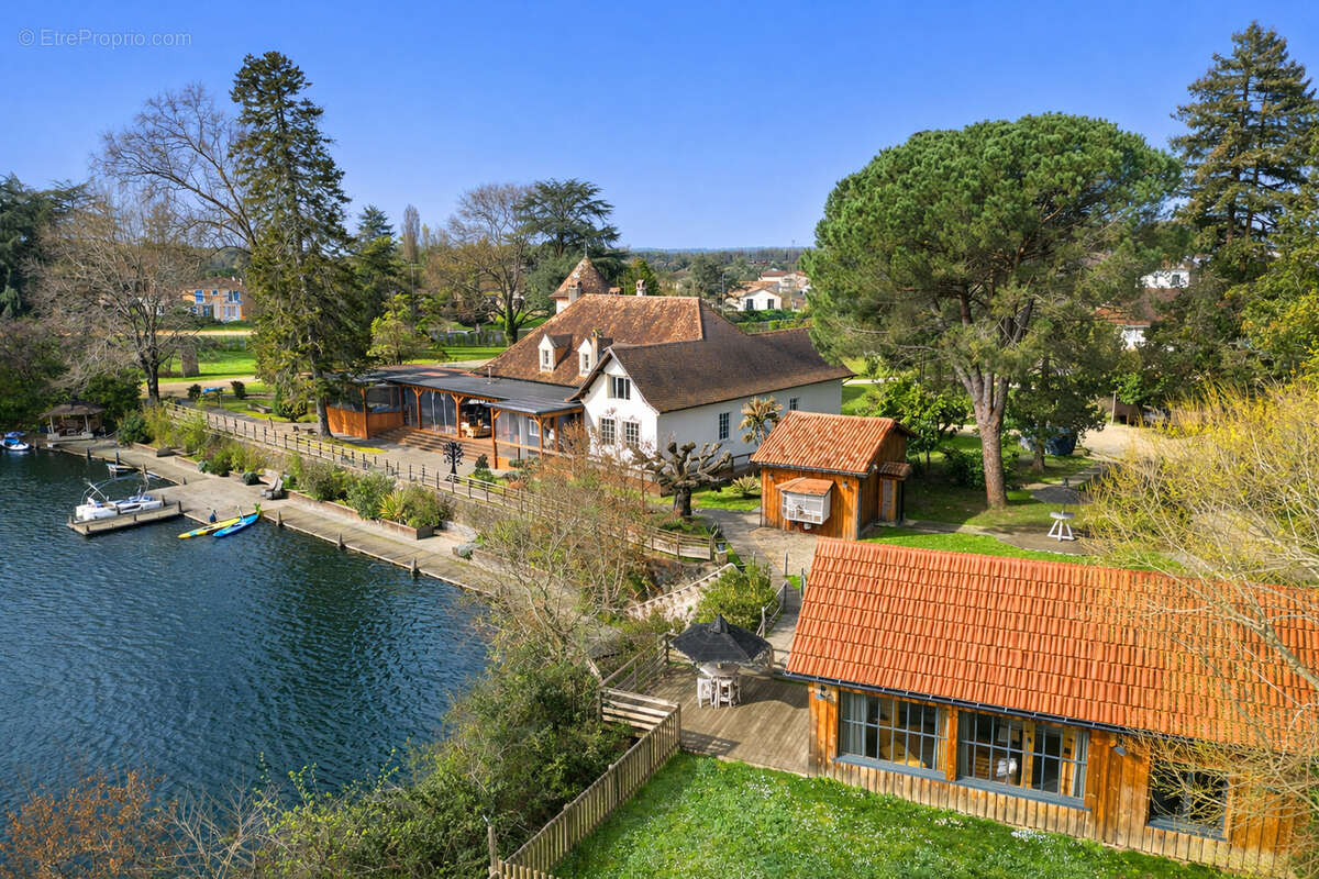 Maison à COUTRAS