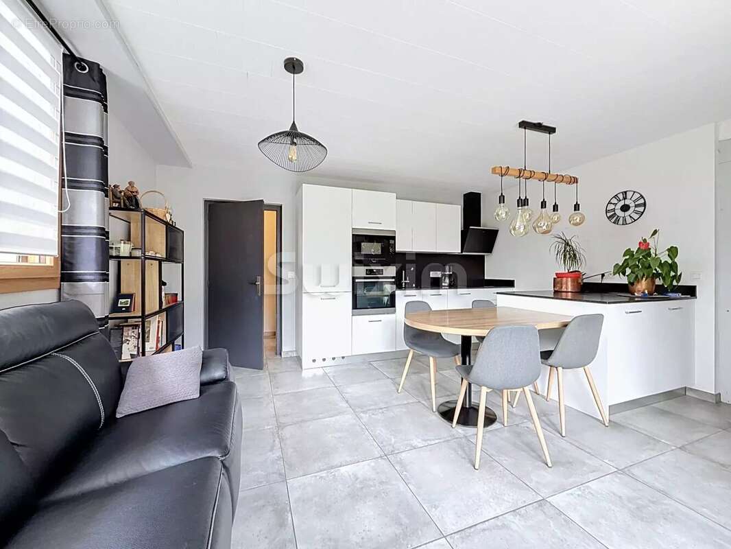 Grande maison composee de 2 appartements et garage - photo 5