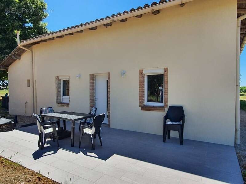 Maison à NEGREPELISSE