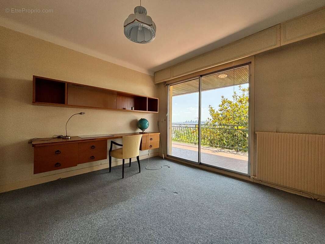 ARGENTEUIL – LES COTEAUX  Élégante maison familiale de plus de 200 m² avec vue sur Paris et la Tour Eiffel - photo 38