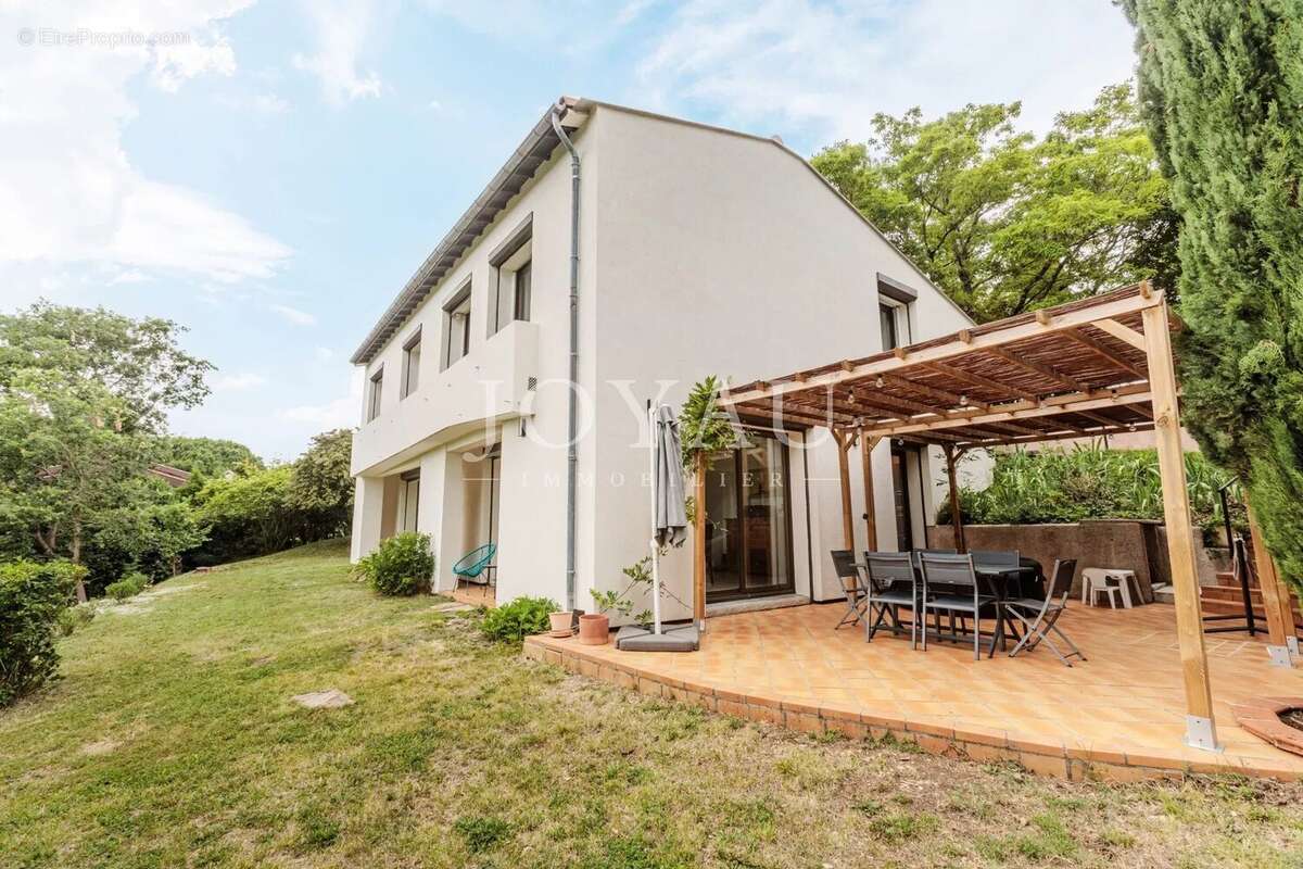 Villa T7 avec garage et jardin - Entièrement rénovée - vue Golf sans vis à vis - photo 2