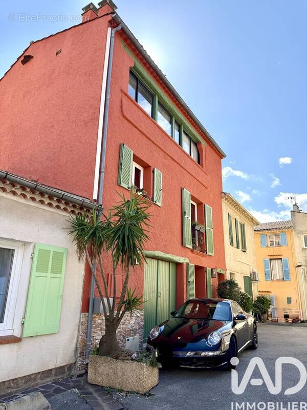 Photo 1 - Maison à ROQUEBRUNE-SUR-ARGENS