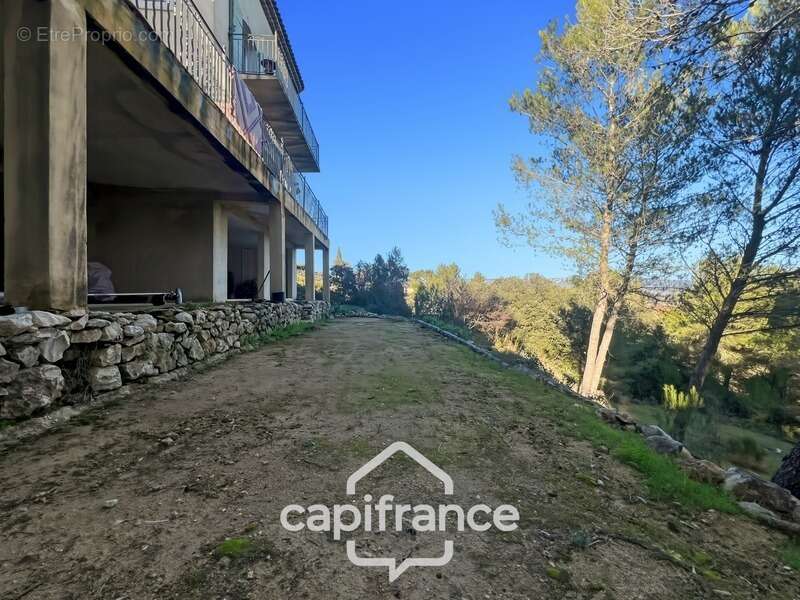 Domaine et Golf de Pont Royal, belle  propriété de 290 m2 établie sur un terrain de 2600 m2, cinq chambres, un bureau, piscine,  - photo 71