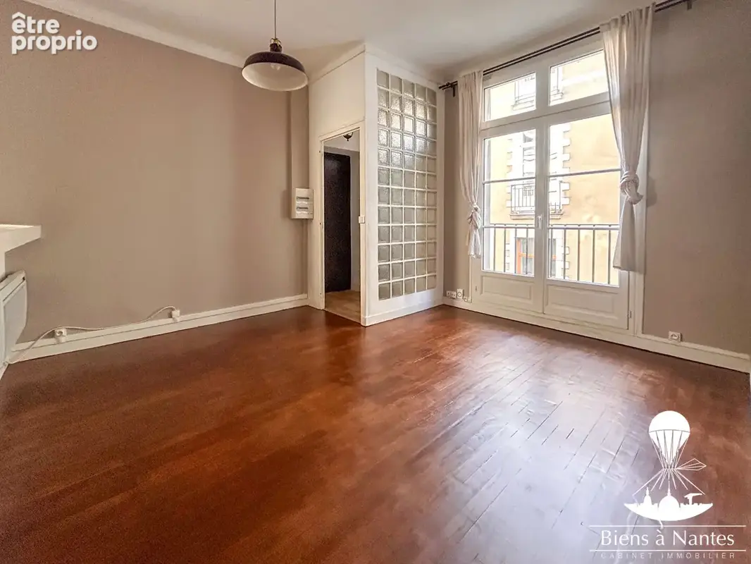 A VENDRE Appartement  T2 Coeur de Nantes 45 m2 - photo 3