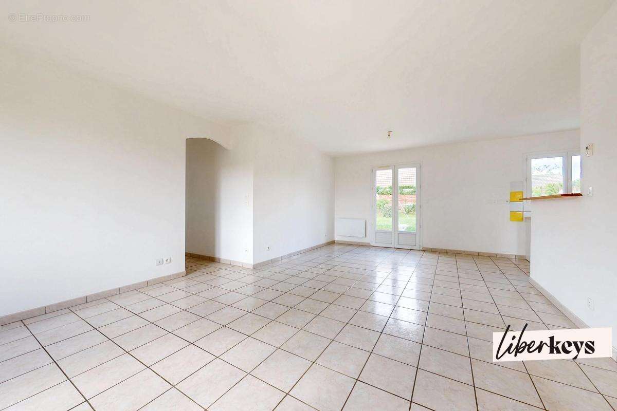 Maison à NOUAILLE-MAUPERTUIS