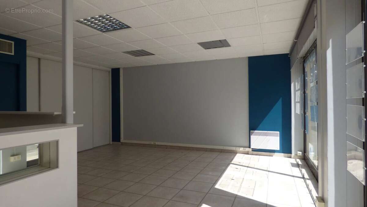 Commerce à FONTAINES-SUR-SAONE