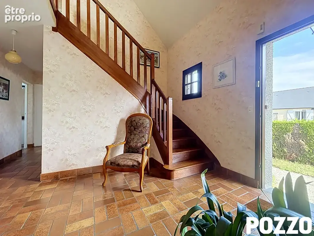 A vendre - maison centre bourg de torigni avec sous-sol total et plain pied. - photo 2
