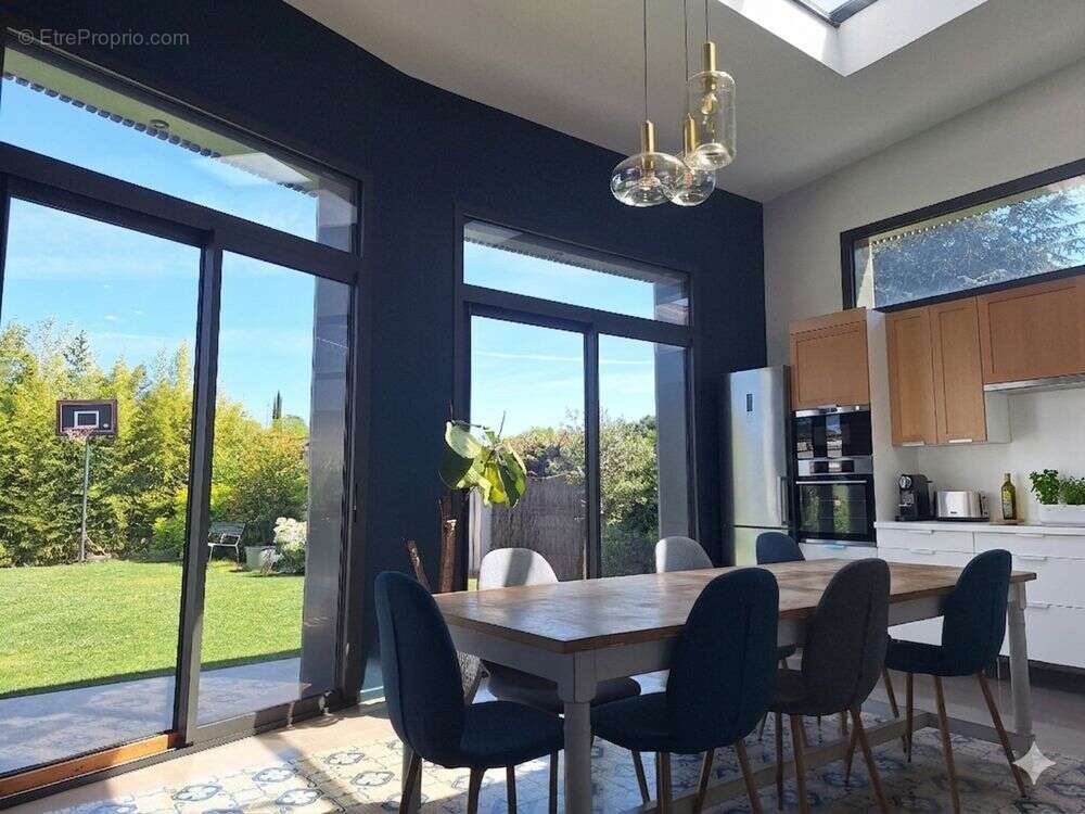 Maison 178 m² à Sainte-Foy-Les-Lyon  - photo 6